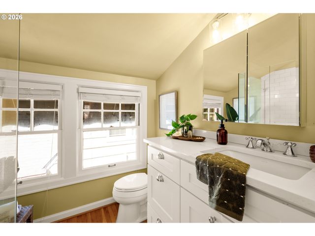 2635 Se MARKET St, Portland, OR 97214