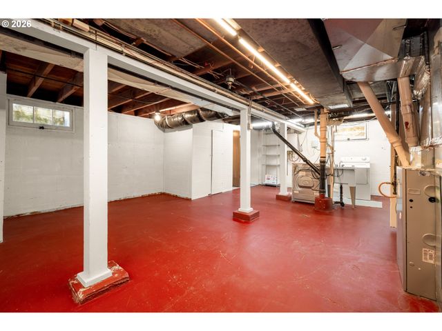 2635 Se MARKET St, Portland, OR 97214