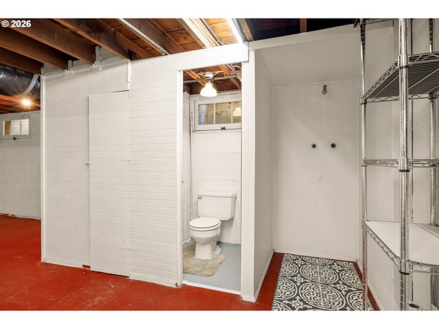 2635 Se MARKET St, Portland, OR 97214