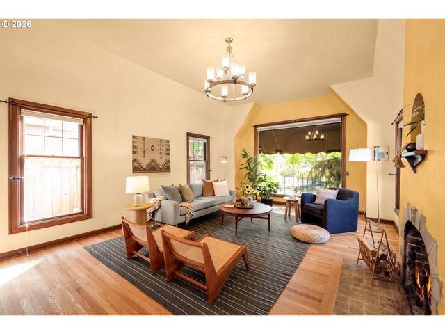 2635 Se MARKET St, Portland, OR 97214
