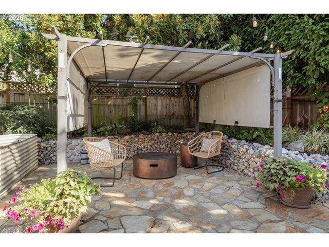 2635 Se MARKET St, Portland, OR 97214