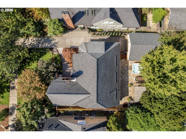 2635 Se MARKET St, Portland, OR 97214