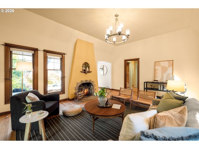 2635 Se MARKET St, Portland, OR 97214