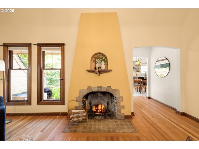 2635 Se MARKET St, Portland, OR 97214