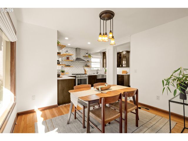 2635 Se MARKET St, Portland, OR 97214