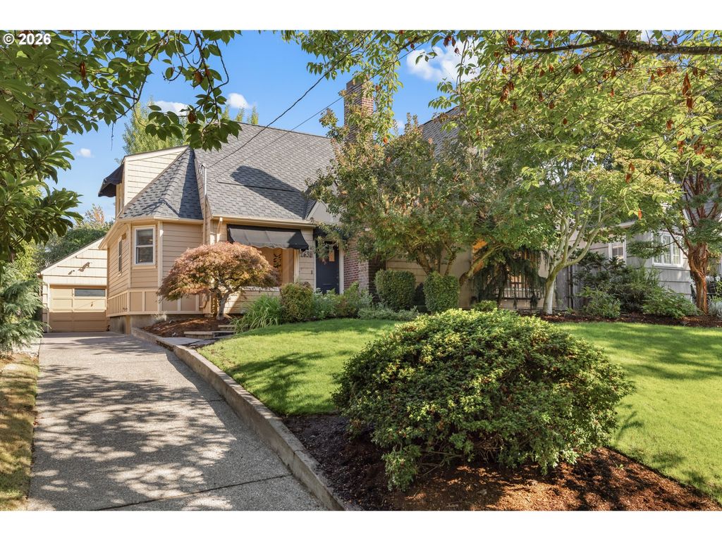 2635 Se MARKET St, Portland, OR 97214
