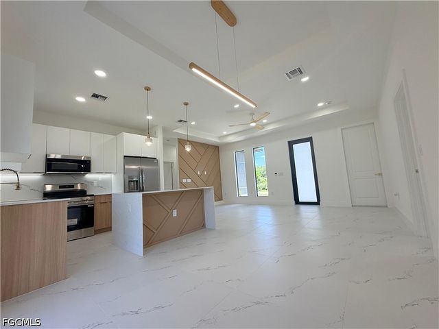 3812 11th ST SW, Lehigh Acres, FL 33976