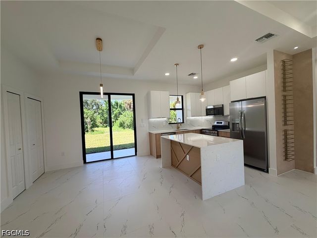 3812 11th ST SW, Lehigh Acres, FL 33976