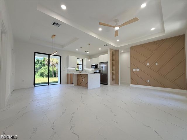 3812 11th ST SW, Lehigh Acres, FL 33976