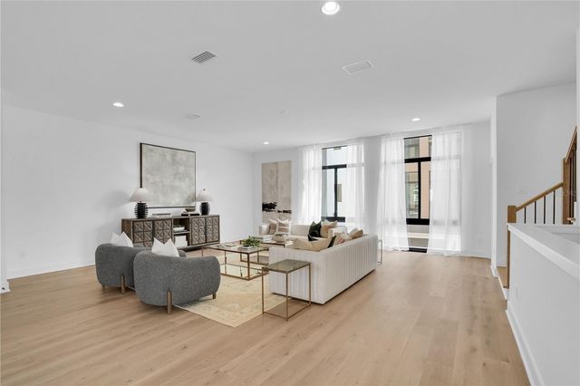 3002 W PLATT 9, Tampa, FL 33609