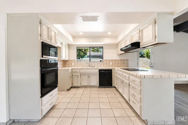 7609 Norris Road, Bakersfield, CA 93308