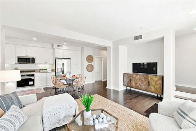 5410 W 149th Place 16, Hawthorne, CA 90250