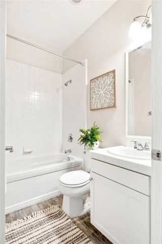 5410 W 149th Place 16, Hawthorne, CA 90250