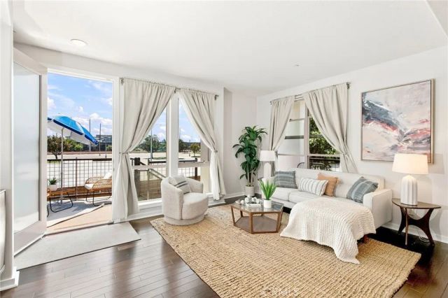5410 W 149th Place 16, Hawthorne, CA 90250