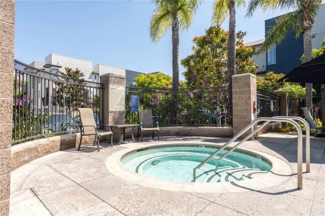 5410 W 149th Place 16, Hawthorne, CA 90250