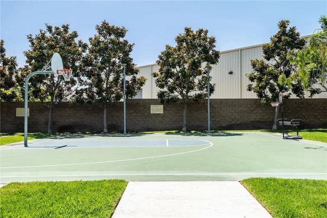 5410 W 149th Place 16, Hawthorne, CA 90250
