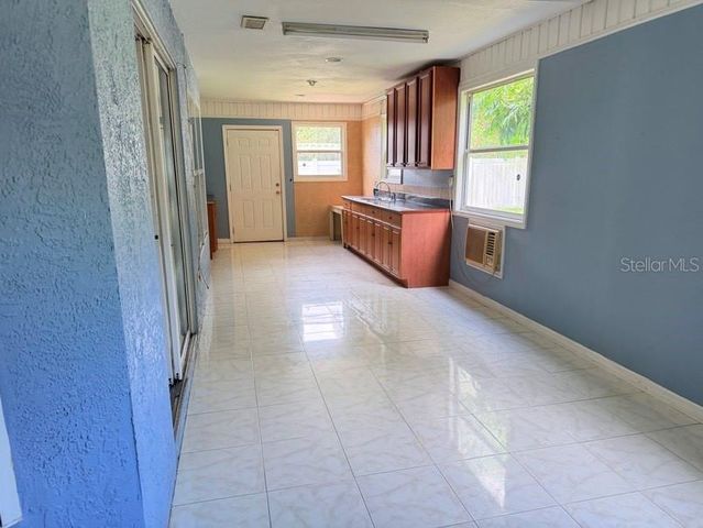 12721 N OLA AVENUE, Tampa, FL 33612