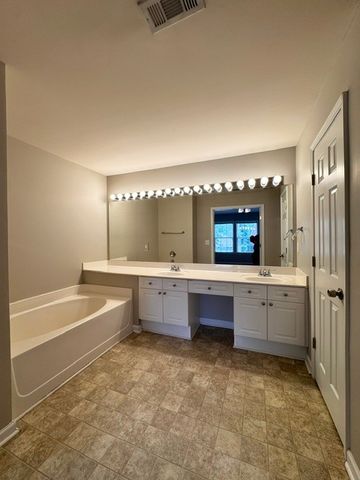 452 Old Towne Dr, Brentwood, TN 37027