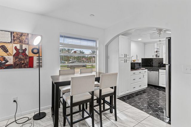 215 SW 8TH Street, Boynton Beach, FL 33426