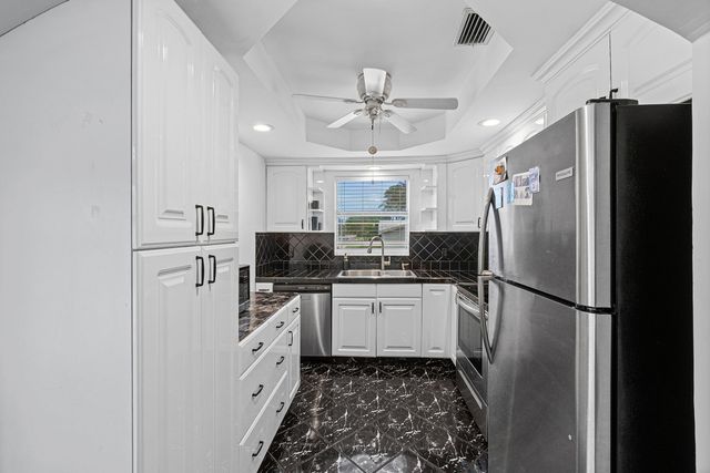 215 SW 8TH Street, Boynton Beach, FL 33426