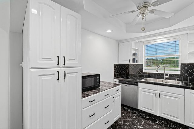 215 SW 8TH Street, Boynton Beach, FL 33426