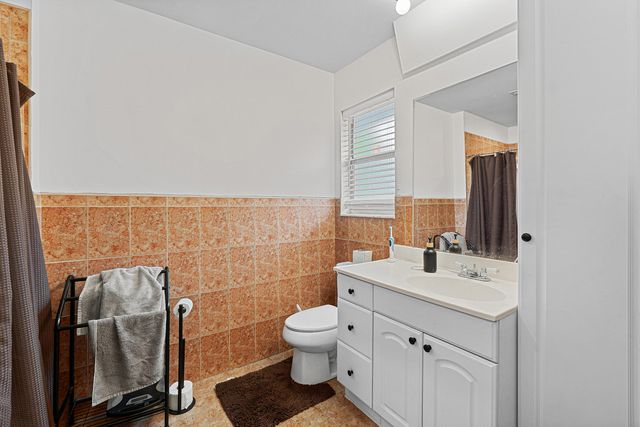 215 SW 8TH Street, Boynton Beach, FL 33426