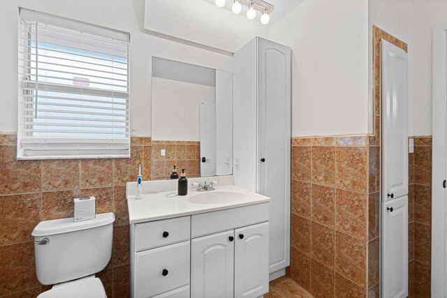 215 SW 8TH Street, Boynton Beach, FL 33426