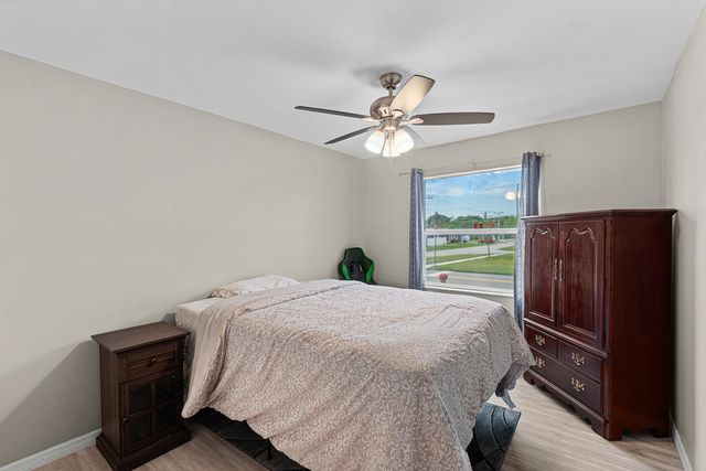 215 SW 8TH Street, Boynton Beach, FL 33426