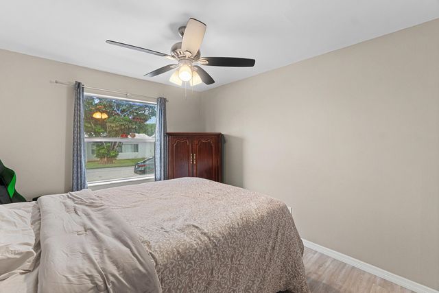 215 SW 8TH Street, Boynton Beach, FL 33426