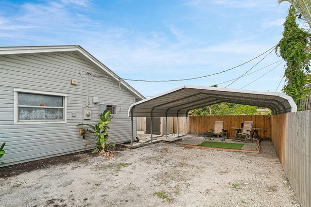 215 SW 8TH Street, Boynton Beach, FL 33426