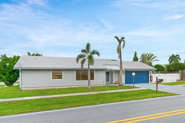 215 SW 8TH Street, Boynton Beach, FL 33426