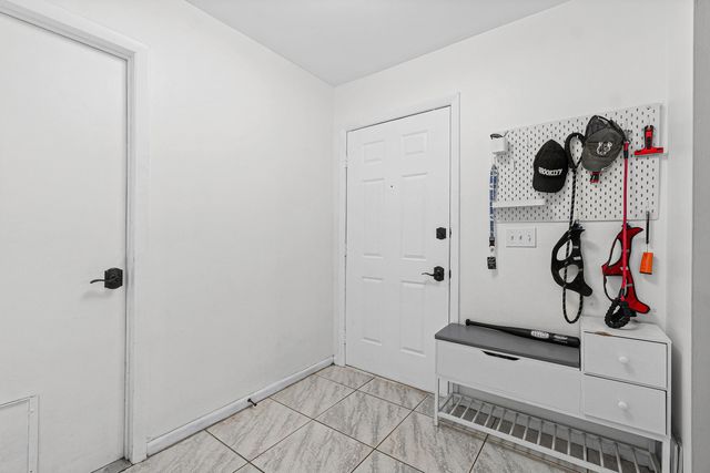215 SW 8TH Street, Boynton Beach, FL 33426
