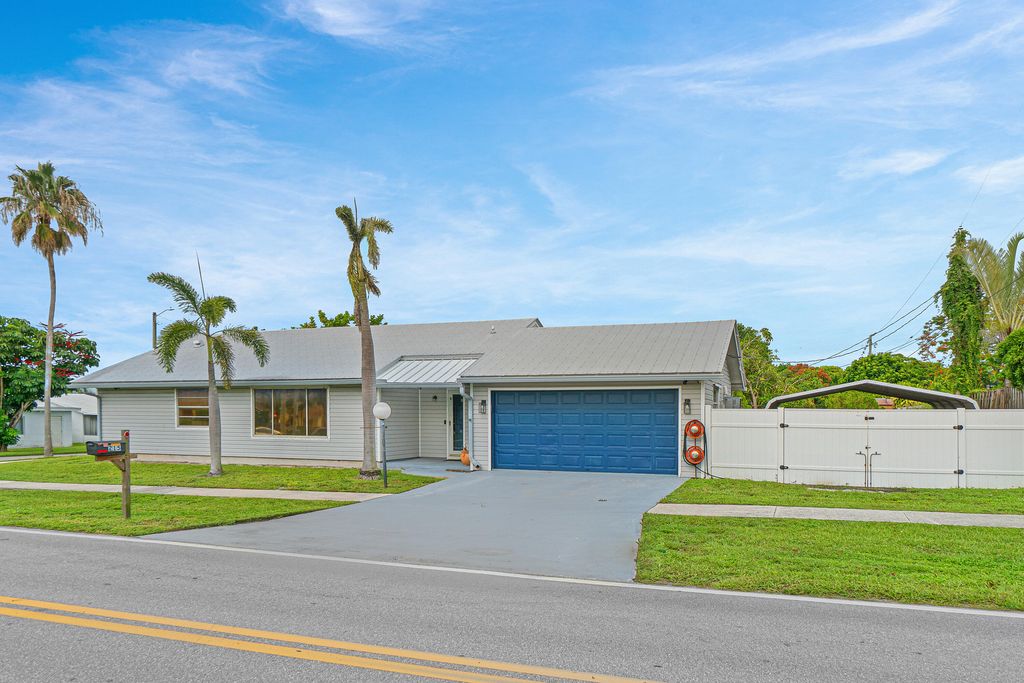 215 SW 8TH Street, Boynton Beach, FL 33426