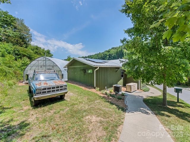 66 Bradley Street, Waynesville, NC 28786