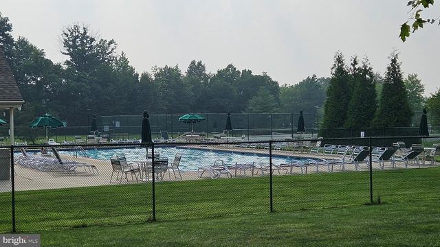 53 WATERFORD DR, Bordentown, NJ 08505