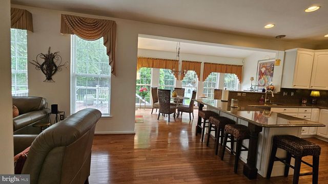 53 WATERFORD DR, Bordentown, NJ 08505