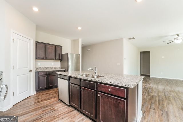 3835 Newbury Place Drive, Loganville, GA 30052