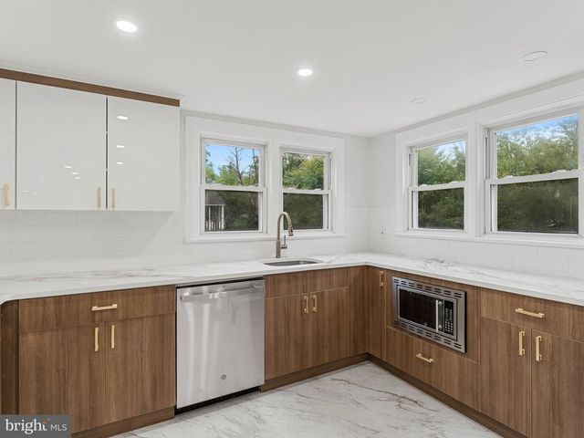 308 DELSEA DR, Sewell, NJ 08080