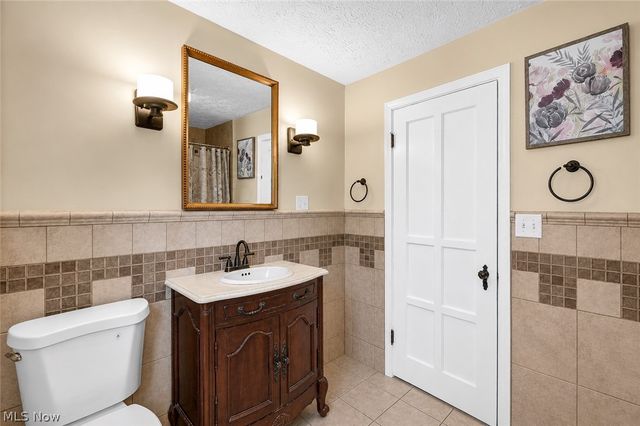 16005 Throckley Avenue, Cleveland, OH 44128