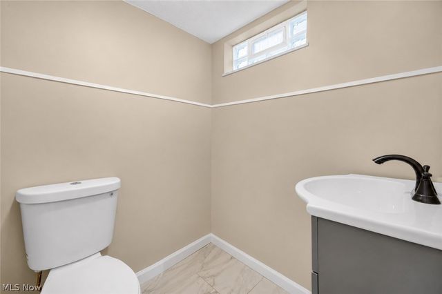 16005 Throckley Avenue, Cleveland, OH 44128