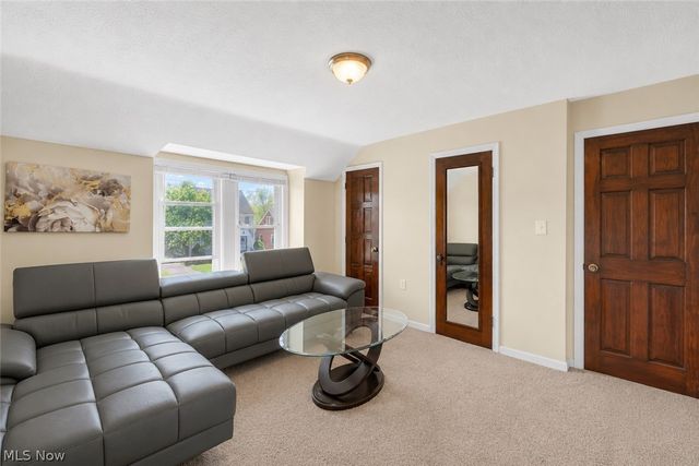 16005 Throckley Avenue, Cleveland, OH 44128