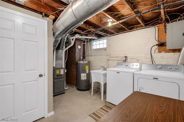 16005 Throckley Avenue, Cleveland, OH 44128