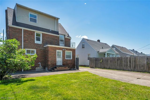 16005 Throckley Avenue, Cleveland, OH 44128