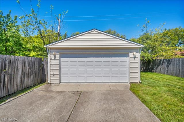 16005 Throckley Avenue, Cleveland, OH 44128