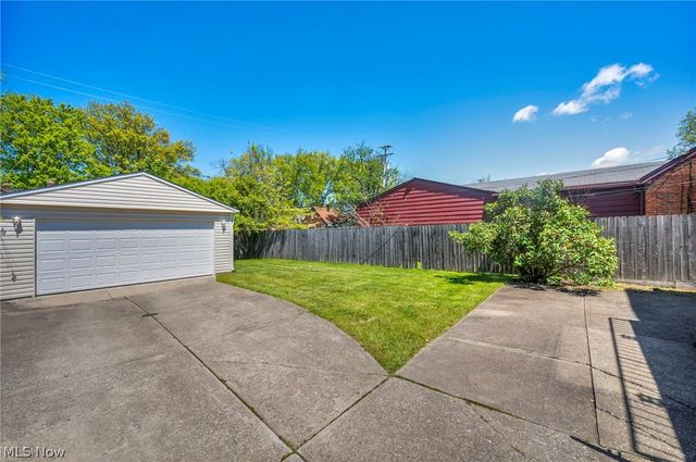 16005 Throckley Avenue, Cleveland, OH 44128