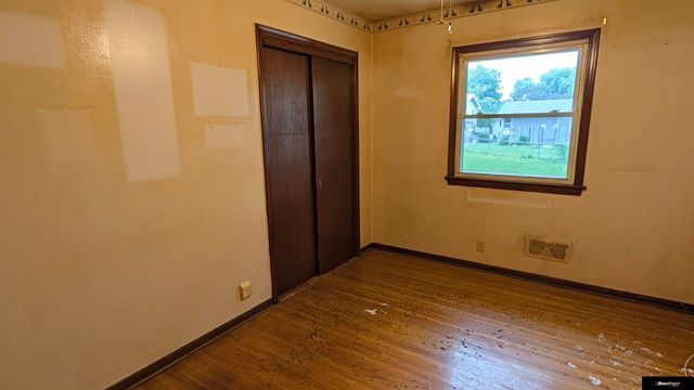 9134 Taylor Street, Omaha, NE 68134
