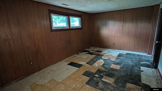 9134 Taylor Street, Omaha, NE 68134
