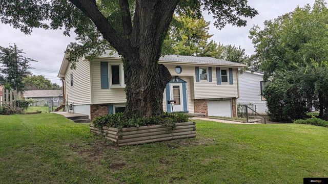 9134 Taylor Street, Omaha, NE 68134