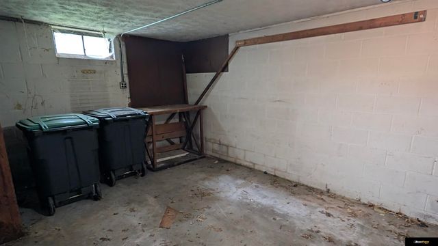 9134 Taylor Street, Omaha, NE 68134