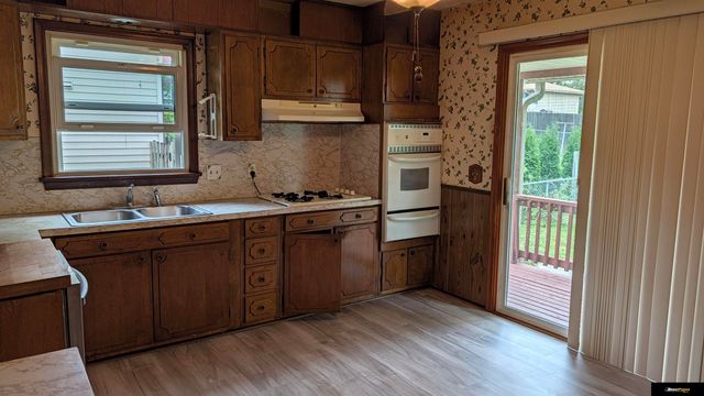 9134 Taylor Street, Omaha, NE 68134